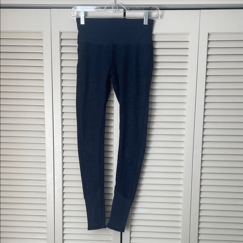 Alo yoga High rise Leggings Sz XS ribbed waistband and bottom cuffs full length